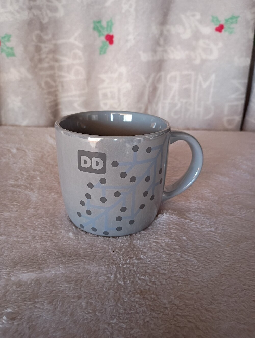 2014 Dunkin' Donuts Holiday Snowflake Mug 20oz